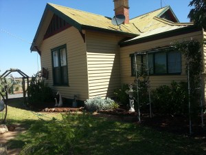 לסלס, עיירה על אם הדרך