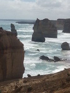 שנים עשר השליחים.