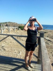 על שפת הנחל עומדת אני ומצפה ומצפה...