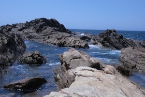 אוקינוס מסתורי ומפחיד. שוניות במפרץ ההעיירה ברמאגווי.